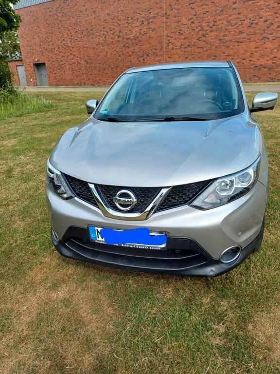 Silber Gebraucht 2016 Nissan Qashqai N-Connecta SUV | 10.990 € (Superpreis) - Bild 1/4