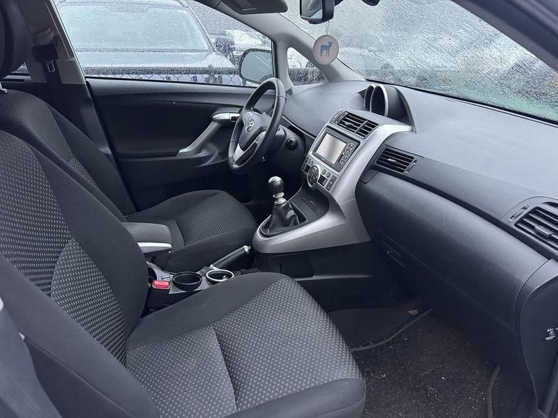 Gebraucht Toyota Verso 177 PS (130 kW) 2011 Grau Van / Kleinbus