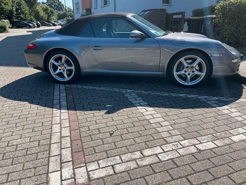 Grau Gebraucht 2005 Porsche 911 Carrera Cabriolet Cabrio | 59.900 € (Etwas zu teuer) - Bild 1/4