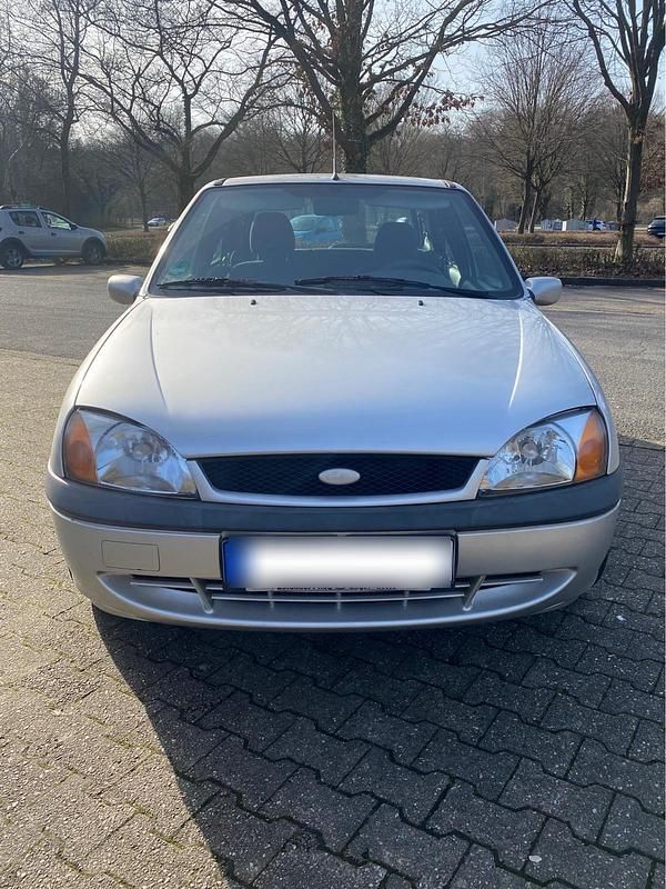 Gebraucht Ford Fiesta 60 PS (44 kW) 2001 Silber Kleinwagen