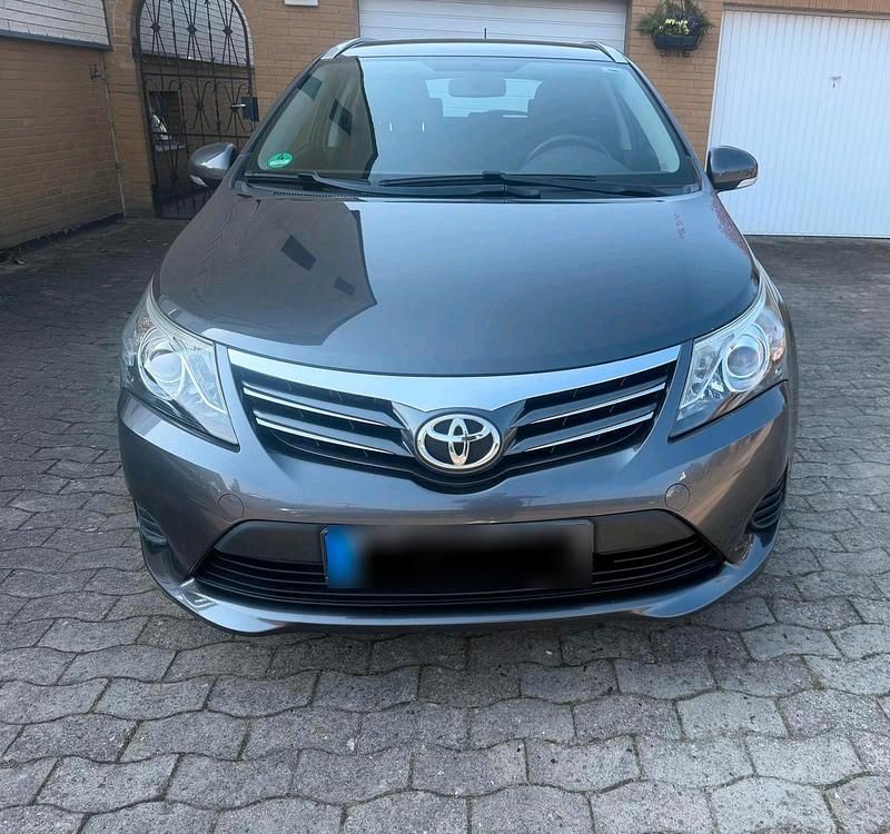 Gebraucht Toyota Avensis 125 PS (91 kW) 2012 Grau Kombi