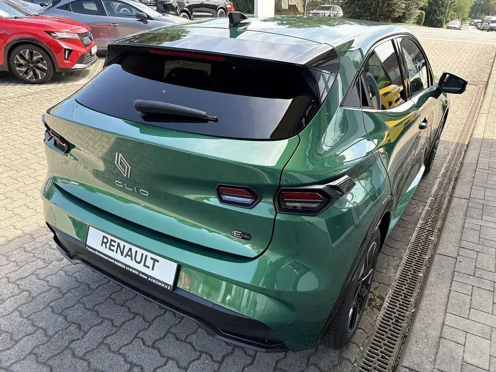 Neu Renault Clio V Techno 109 PS (80 kW) 2026 Grün Limousine