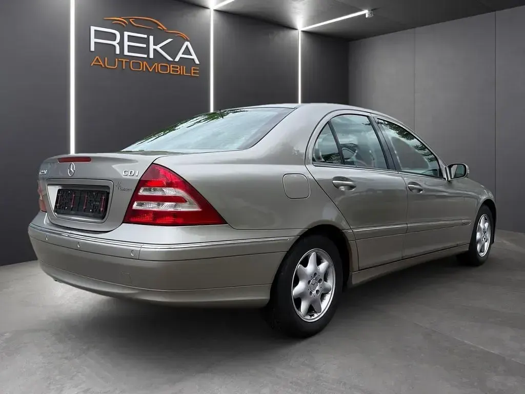 Gebraucht Mercedes C220 Elegance 150 PS (110 kW) 2006 Silber Limousine
