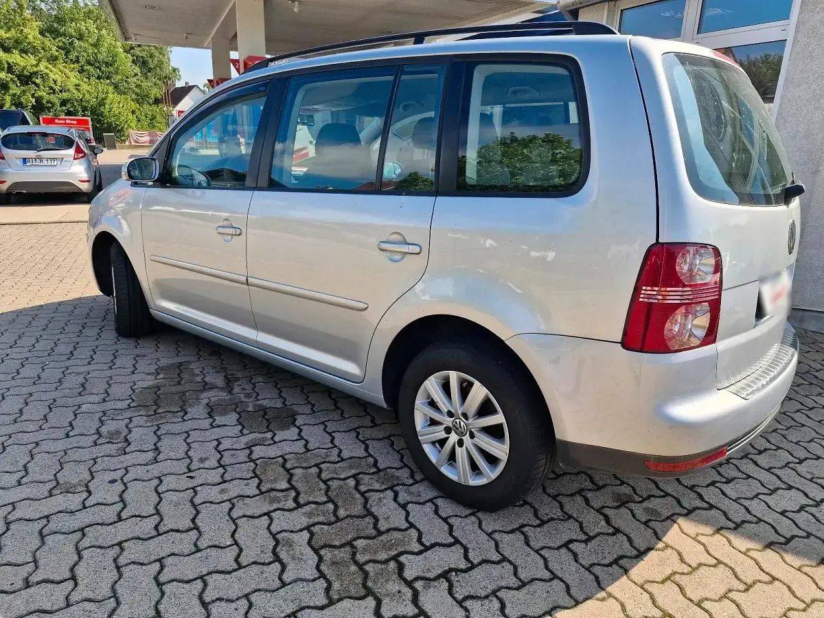 Gebraucht VW Touran 140 PS (102 kW) 2010 Silber Van / Kleinbus