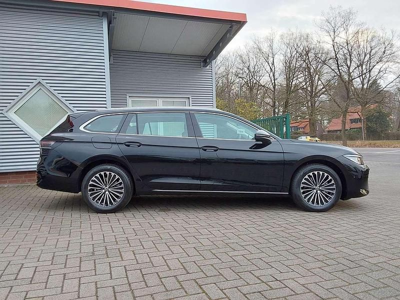 Gebraucht VW Passat S 150 PS (110 kW) 2024 Grenadillschwarz Kombi