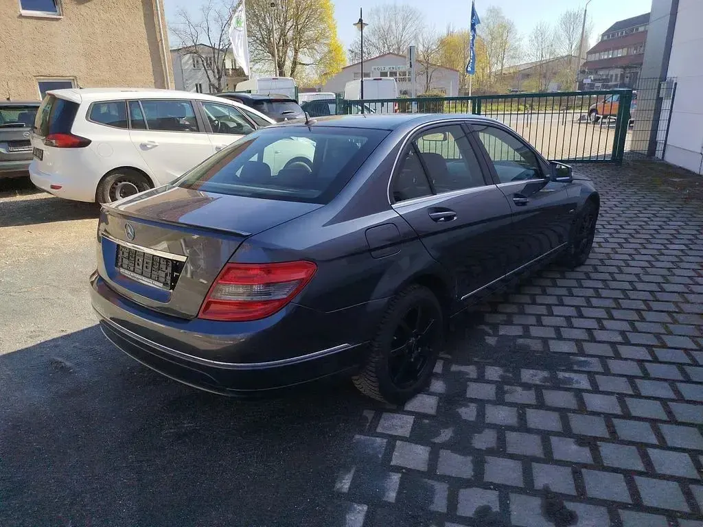 Gebraucht Mercedes C180 156 PS (114 kW) 2010 Tenoritgrau  metalliclack Limousine