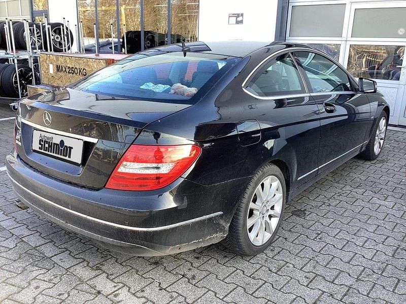 Gebraucht Mercedes C180 156 PS (114 kW) 2012 Obsidianschwarz metallic Coupé