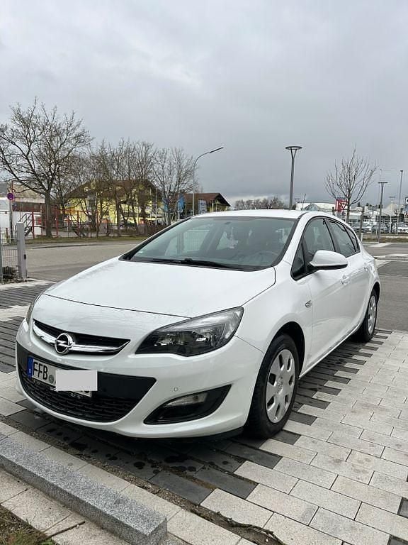 Gebraucht Opel Astra Edition 120 PS (88 kW) 2015 Weiß Limousine