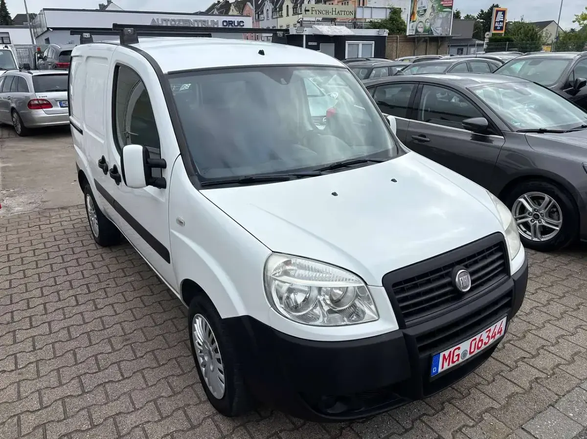 Gebraucht Fiat Doblò Basis 75 PS (55 kW) 2008 Weiss Van / Kleinbus