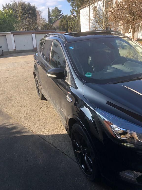 Gebraucht Ford Kuga ST-Line 150 PS (110 kW) 2017 Schwarz SUV