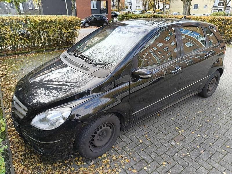 Schwarz Gebraucht 2006 Mercedes B170 Van / Kleinbus | 3.400 € (Fairer Preis) - Bild 1/4