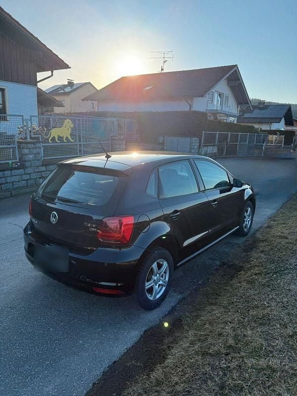 Gebraucht VW Polo Comfortline 75 PS (55 kW) 2015 Schwarz Kleinwagen