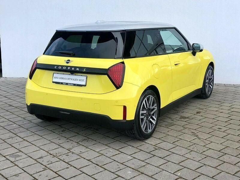 Gebraucht Mini Cooper SE 160 kW (218 PS) 2024 Sunny side yellow Kleinwagen