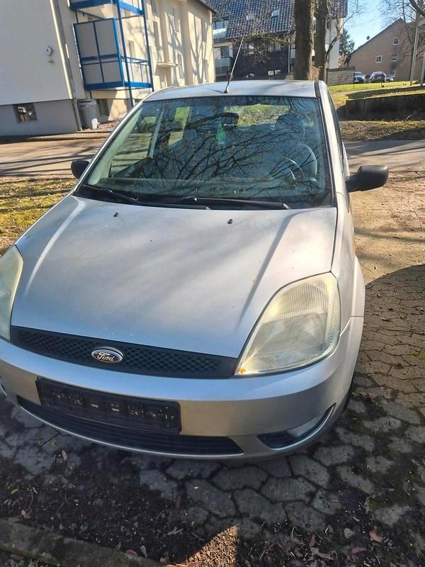 Gebraucht Ford Fiesta 60 PS (44 kW) 2004 Grau Kleinwagen