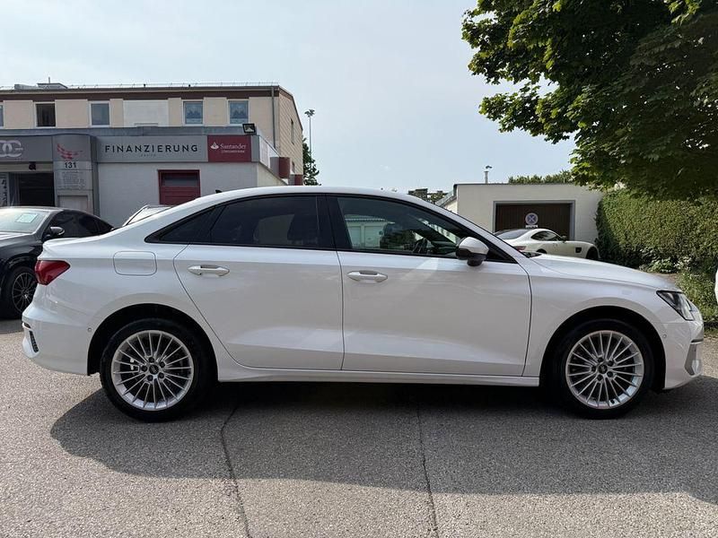 Weiß Gebraucht 2021 Audi A3 Limousine | 25.900 € (Fairer Preis) - Bild 1/4