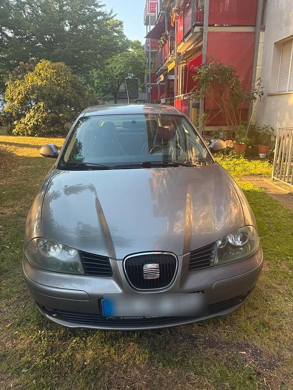 Grau Gebraucht 2003 Seat Ibiza Kleinwagen | 850 € (Guter Preis) - Bild 1/4