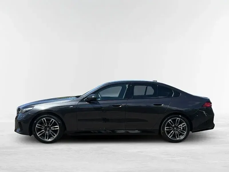 Gebraucht BMW 520 M Sport 190 PS (139 kW) 2024 Grau Limousine