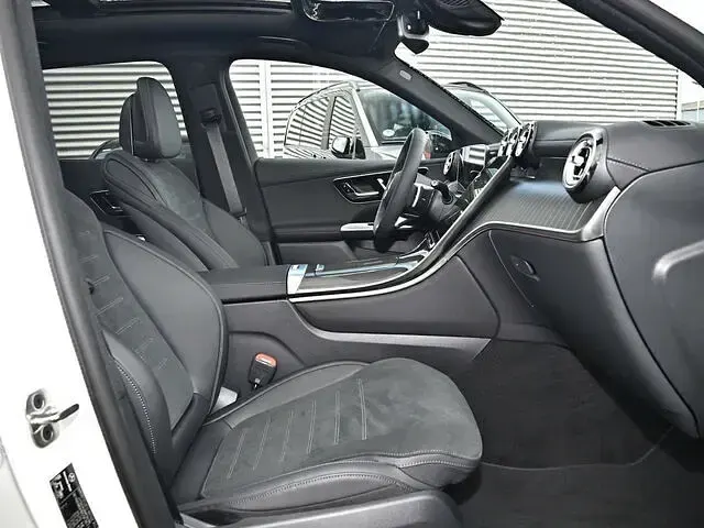 Gebraucht Mercedes GLC300 AMG line 269 PS (197 kW) 2025 Weiss / polarweiß SUV