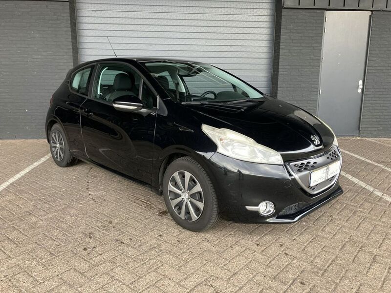 Schwarz Gebraucht 2013 Peugeot 208 Active Kleinwagen | 5.400 € (Guter Preis) - Bild 1/4