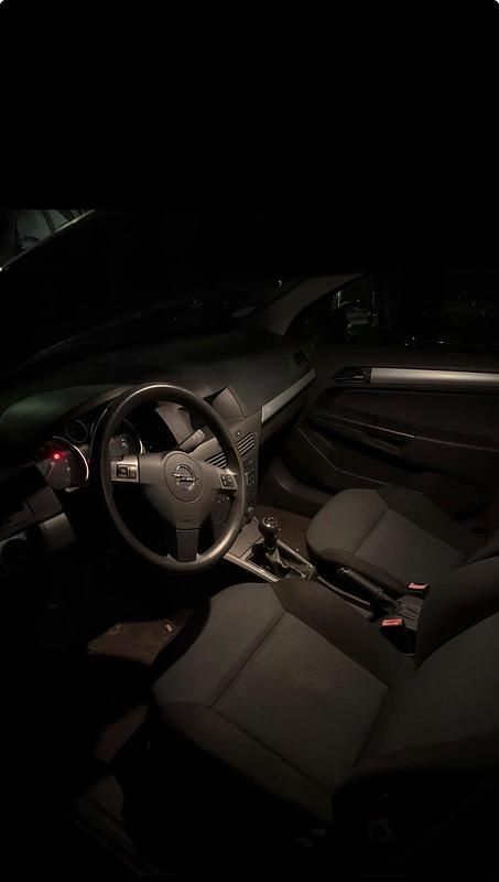 Gebraucht Opel Astra 90 PS (66 kW) 2006 Schwarz Kleinwagen