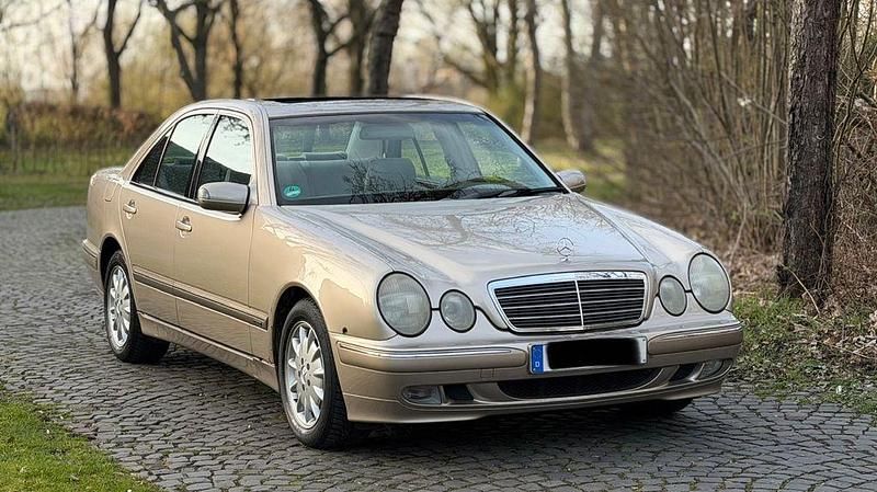 Gebraucht Mercedes E320 Elegance 224 PS (164 kW) 2001 Beige Limousine