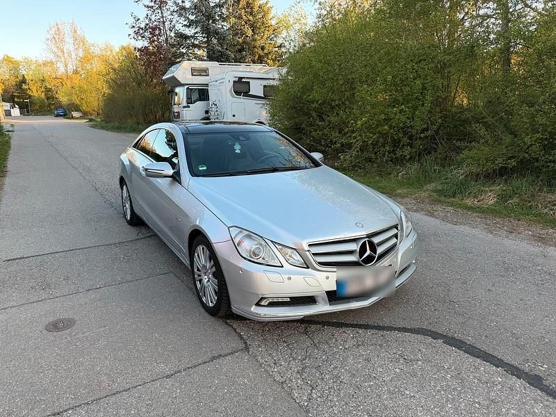 Gebraucht Mercedes E350 231 PS (169 kW) 2009 Silber Coupé