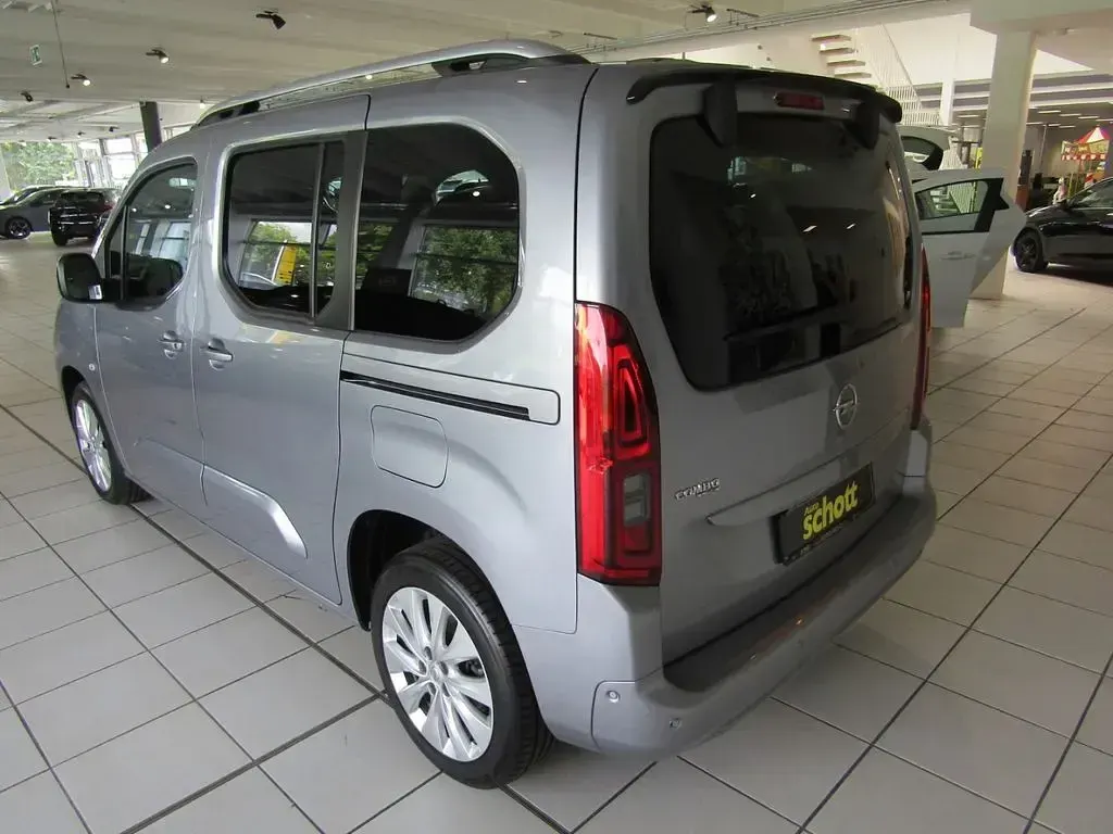 Gebraucht Opel Combo Life Ultimate 131 PS (96 kW) 2021 Kontrast grau/quarz silber Van / Kleinbus