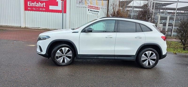 Gebraucht Mercedes EQA250 139 kW (190 PS) 2021 Schwarz SUV