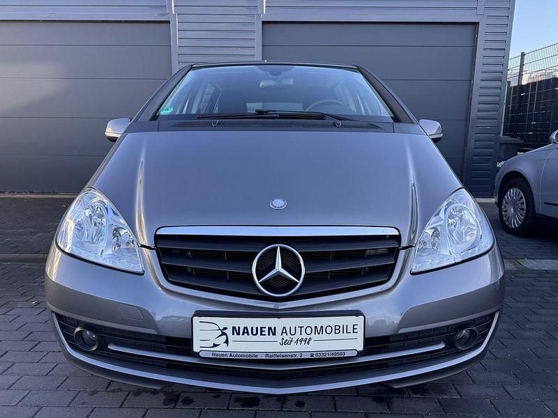 Gebraucht Mercedes A160 95 PS (69 kW) 2011 Silber/grau Limousine