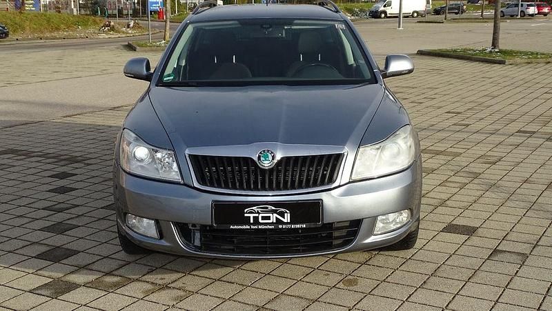 Gebraucht Skoda Octavia Ambition 140 PS (102 kW) 2013 Grau Kombi
