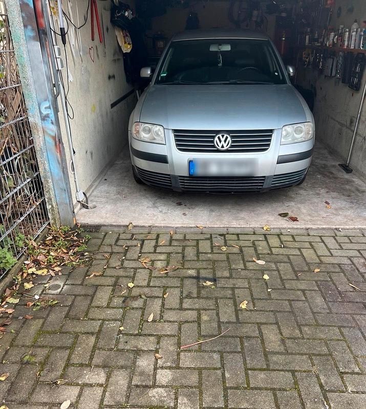 Silber Gebraucht 2001 VW Passat Limousine | 1.500 € (Fairer Preis) - Bild 1/4