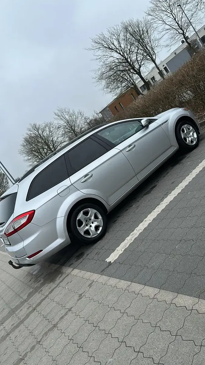 Gebraucht Ford Mondeo 116 PS (85 kW) 2011 Grau Kombi