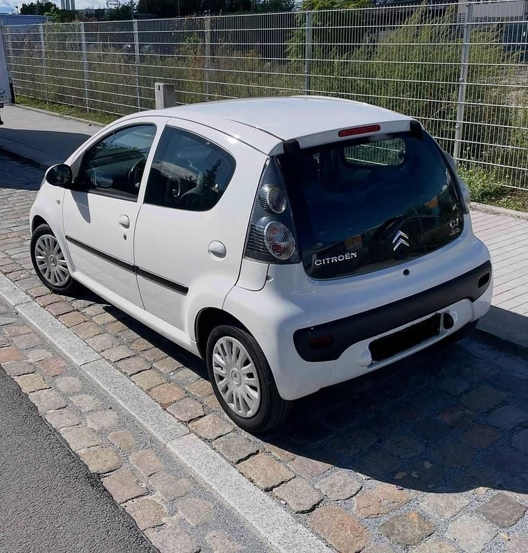 Weiß Gebraucht 2009 Citroën C1 Kleinwagen | 1.300 € - Bild 1/4