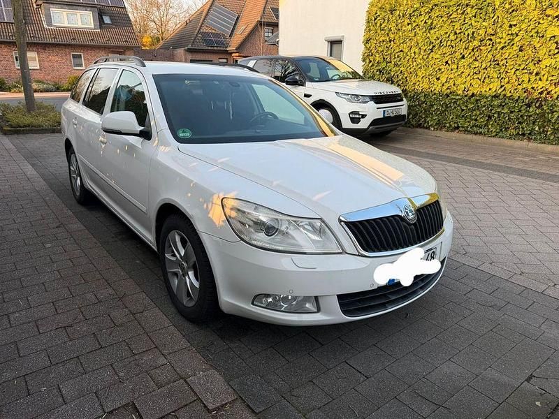 Gebraucht Skoda Octavia Elegance 160 PS (117 kW) 2009 Weiß Kombi