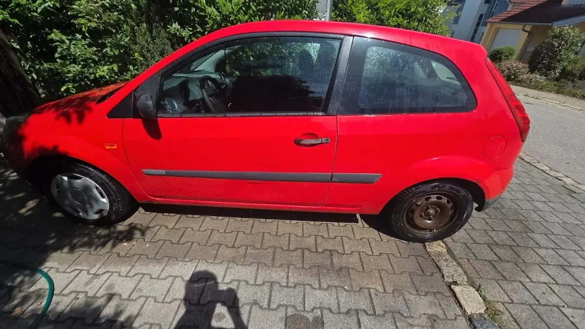 Gebraucht Ford Fiesta 60 PS (44 kW) 2005 Rot Kleinwagen