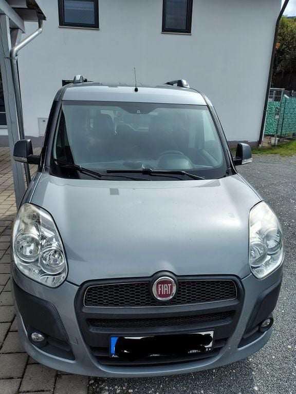 Grau Gebraucht 2012 Fiat Doblò Van / Kleinbus | 6.600 € (Fairer Preis) - Bild 1/4