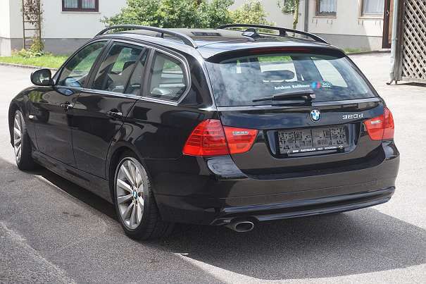 Gebraucht BMW 320 163 PS (119 kW) 2009 Schwarz metallic Kombi