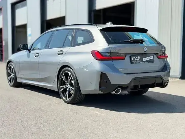 Gebraucht BMW 330 M Sport 245 PS (180 kW) 2025 Grau Kombi