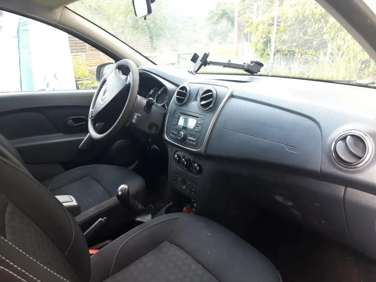 Gebraucht Dacia Sandero 75 PS (55 kW) 2016 Weiß Kleinwagen