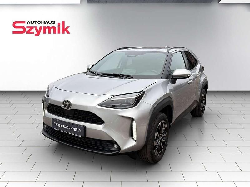 Gebraucht Toyota Yaris Cross Style 131 PS (96 kW) 2024 Shimmering silver SUV