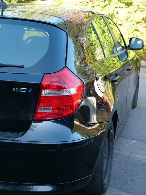 Second-hand BMW 116 122 CP (89 kW) 2009 Negru Hatchback
