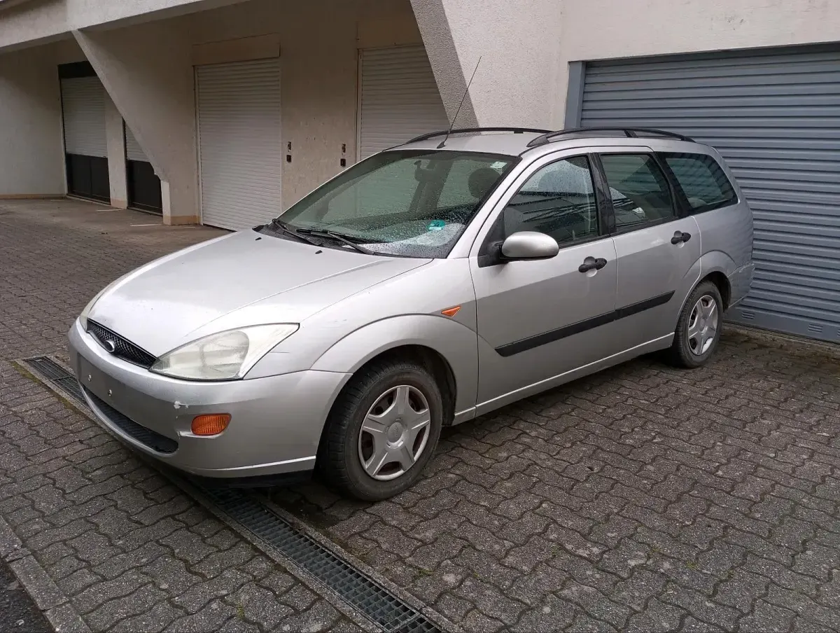 Używany Ford Focus 100 KM (73 kW) 2002 Srebrny Kombi