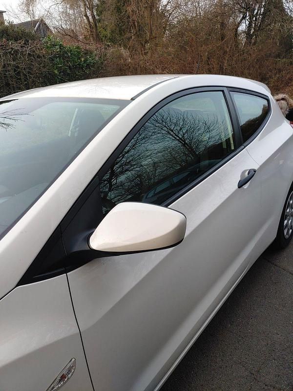 Gebraucht Hyundai i30 99 PS (72 kW) 2013 Weiß Limousine