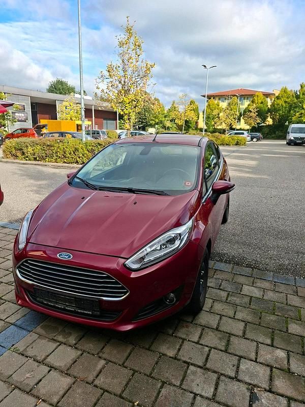 Rot Gebraucht 2014 Ford Fiesta Titanium Kleinwagen | 3.000 € - Bild 1/4