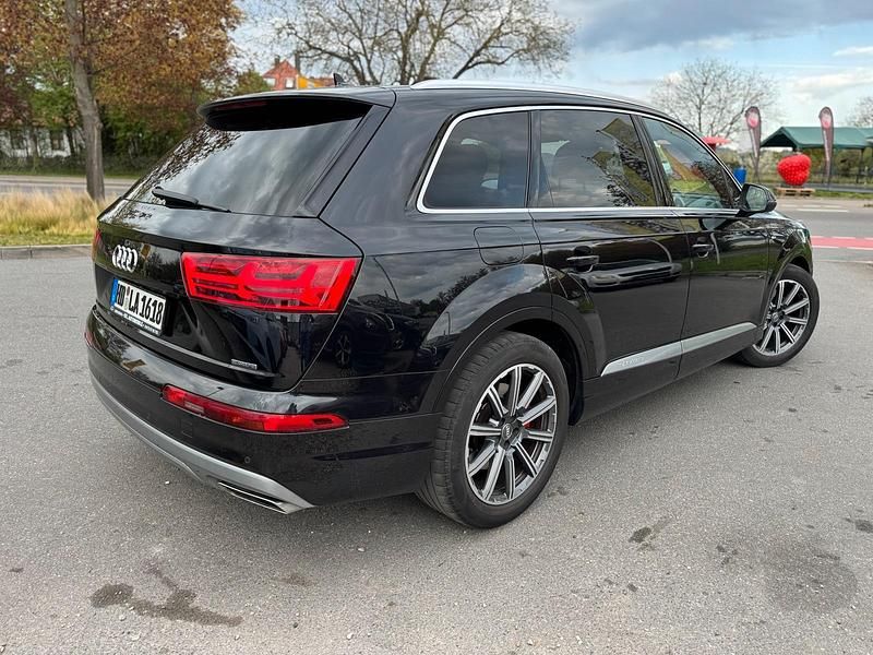 Używany Audi Q7 S-Line 218 KM (160 kW) 2016 Czarny SUV