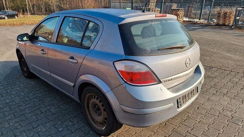 Gebraucht Opel Astra Enjoy 105 PS (77 kW) 2005 Grau Limousine