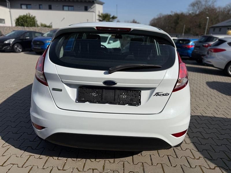 Usata Ford Fiesta 101 CV (74 kW) 2016 Bianco Utilitaria