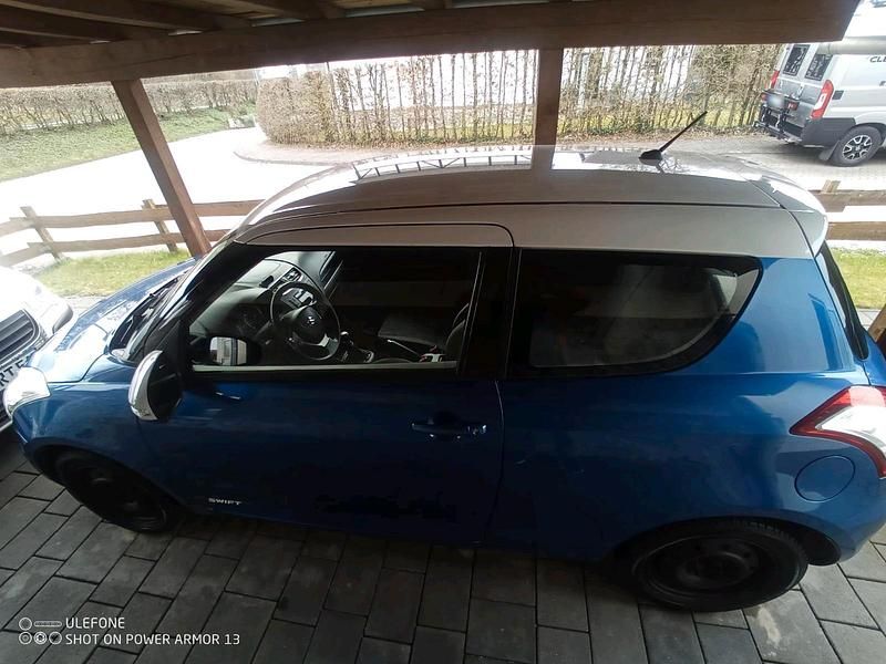 Gebraucht Suzuki Swift 94 PS (69 kW) 2014 Blau Kleinwagen