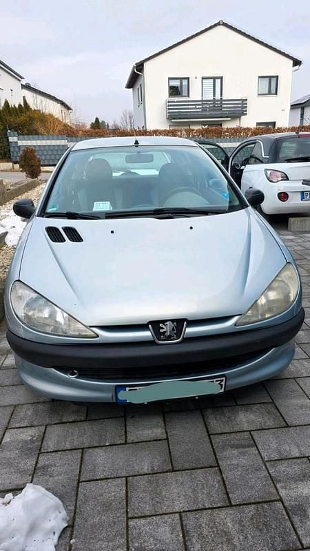 Grau Gebraucht 2001 Peugeot 206 Kleinwagen | 1.990 € - Bild 1/4