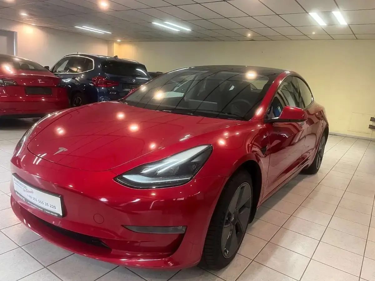 Gebraucht Tesla Model 3 208 kW (283 PS) 2022 Red multicoat metallic Limousine